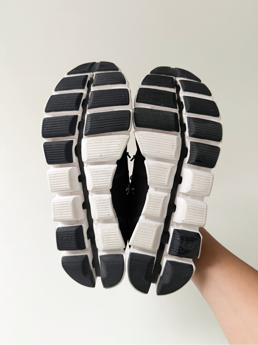 On Cloud 5 Running Sneaker 9 Black Slip On Low Top Athletic Athleisure Casual - Picture 7 of 8